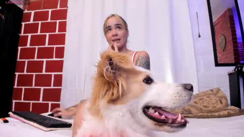 Snapshot of kimandyuk chatting on 11.10.25 Kim Yuk online show from 11.10.25