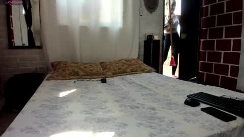 Snapshot of kimandyuk chatting on 11.18.25 Kim Yuk online show from 11.18.25