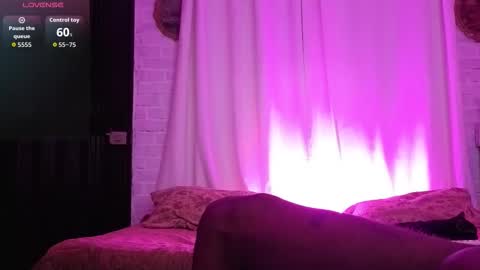 Snapshot of kimandyuk chatting on 12.15.25 Kim Yuk online show from 12.15.25