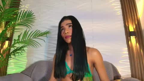 Snapshot of kimberly_gonzalez1 chatting on 10.19.25 kimberly gonzalez online show from 10.19.25