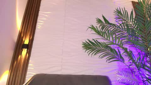 Snapshot of kimberly_gonzalez1 chatting on 11.15.25 kimberly gonzalez online show from 11.15.25