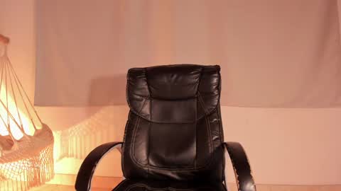 Snapshot of kimblair_ chatting on 02.23.25 Kim online show from 02.23.25