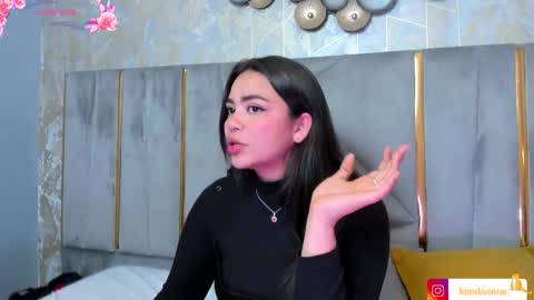 Snapshot of kimdevinne chatting on 10.16.25 KIM online show from 10.16.25