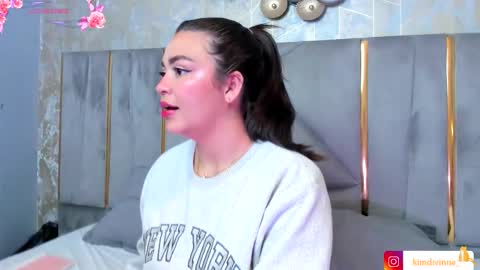 Snapshot of kimdevinne chatting on 10.17.25 KIM online show from 10.17.25