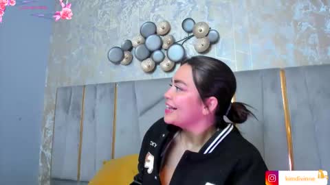 Snapshot of kimdevinne chatting on 11.06.25 KIM online show from 11.06.25