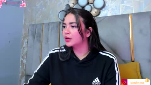 Snapshot of kimdevinne chatting on 11.13.25 KIM online show from 11.13.25