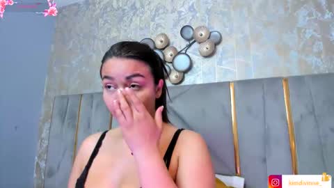 Snapshot of kimdevinne chatting on 11.14.25 KIM online show from 11.14.25