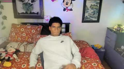 Snapshot of kimgodoy chatting on 11.16.25 alejagodoy99 online show from 11.16.25