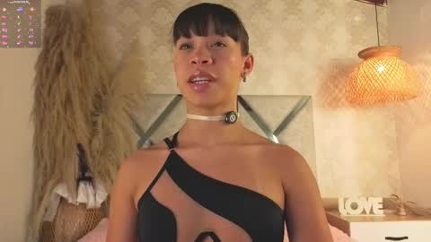 Snapshot of kimhilton_ chatting on 11.04.25 kimhilton online show from 11.04.25