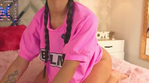 Snapshot of kimhilton_ chatting on 11.22.25 kimhilton online show from 11.22.25