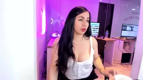 Snapshot of kimkalifa chatting on 09.24.25 Camila online show from 09.24.25