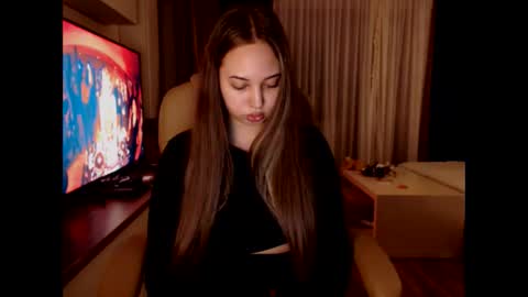 Snapshot of kimlee4 chatting on 01.07.25 Kim Lee online show from 01.07.25