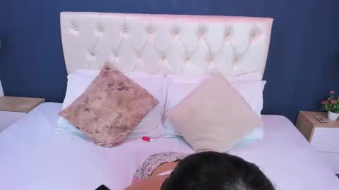 Snapshot of kimluna1 chatting on 12.02.25 kimluna1 online show from 12.02.25