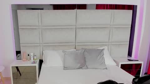 Snapshot of kimluna_11_ chatting on 09.22.25 kim luna online show from 09.22.25