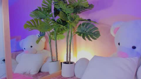 Snapshot of kimm_rosee chatting on 11.19.25 Kim online show from 11.19.25