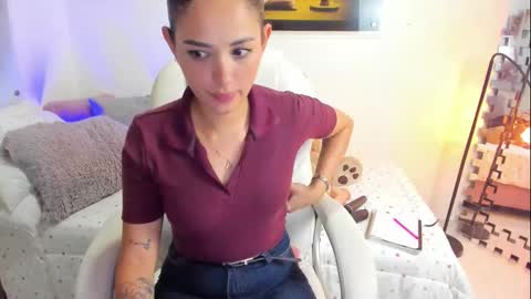 Snapshot of kimmberly_saenz_ chatting on 09.23.25 kimmberly_saenz_ online show from 09.23.25