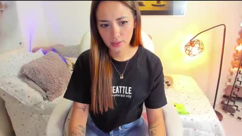 Snapshot of kimmberly_saenz_ chatting on 10.03.25 kimmberly_saenz_ online show from 10.03.25