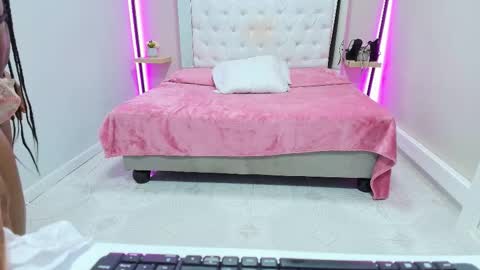 Kim online show from 10.28.25