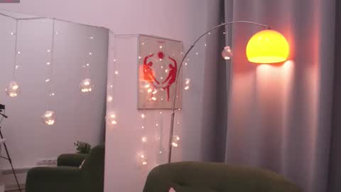 Snapshot of kimplusvibes chatting on 02.05.26 online on Wednesday online show from 02.05.26