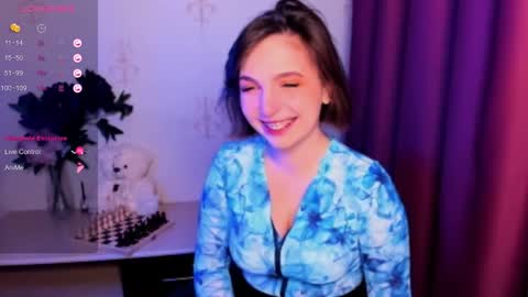 Hazel online show from 11.05.25