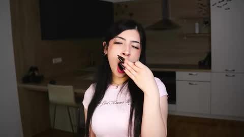 Snapshot of kindraevert chatting on 11.06.25 Megan online show from 11.06.25