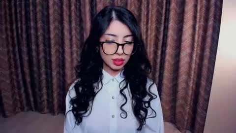 Snapshot of kindraevert chatting on 11.10.25 Megan online show from 11.10.25