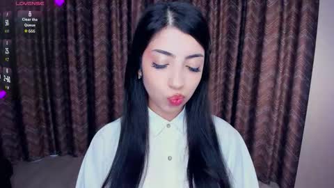 Snapshot of kindraevert chatting on 11.18.25 Megan online show from 11.18.25