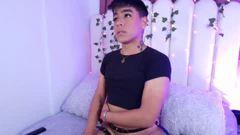 Snapshot of king_azahell chatting on 12.27.24 king help me reach 100 likes online show from 12.27.24