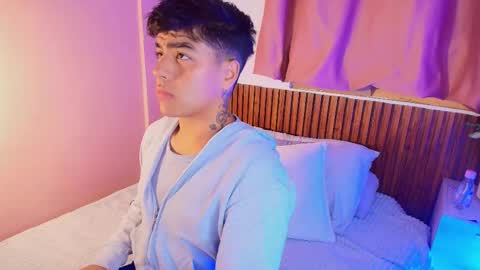 Snapshot of king_azahell chatting on 12.18.25 king help me reach 100 likes online show from 12.18.25