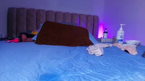 Bella online show from 11.26.25