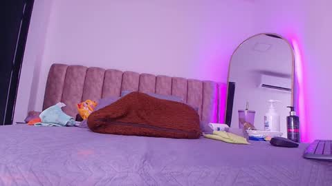 Bella online show from 04.08.26