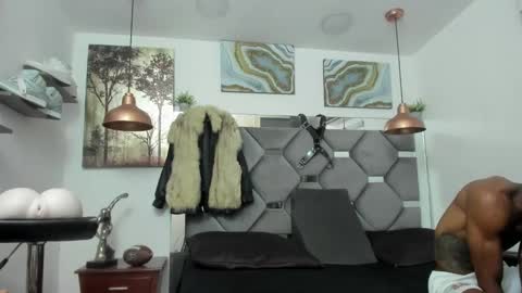 HOT MEN BLACK online show from 12.29.24