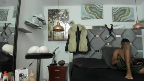 HOT MEN BLACK online show from 12.29.24