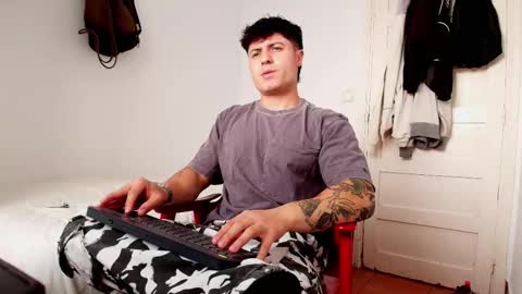 Snapshot of king_master_juan chatting on 10.24.25 The Best Master online show from 10.24.25