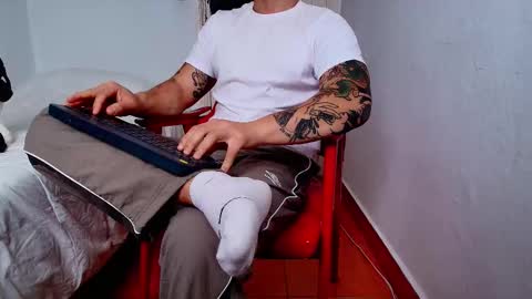 Snapshot of king_master_juan chatting on 11.13.25 The Best Master online show from 11.13.25