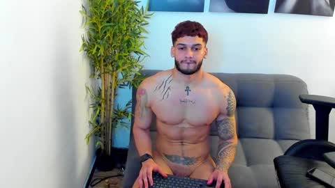 Snapshot of king_of_kings__ chatting on 01.11.25 king_of_kings__ online show from 01.11.25