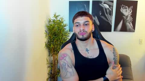 Snapshot of king_of_kings__ chatting on 01.25.25 king_of_kings__ online show from 01.25.25