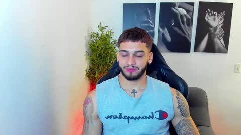 Snapshot of king_of_kings__ chatting on 02.05.25 king_of_kings__ online show from 02.05.25