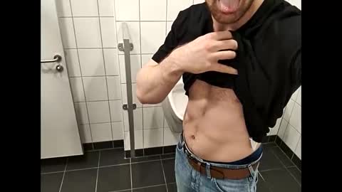 Snapshot of kingggamg99 chatting on 11.08.25 kingggamg99 online show from 11.08.25