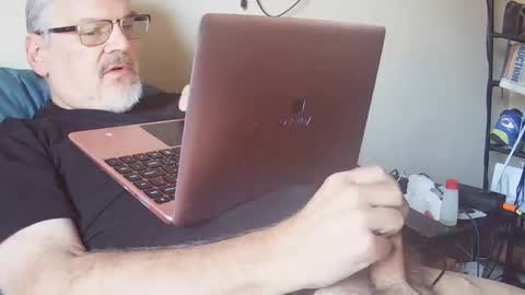 Snapshot of kingtongue10 chatting on 11.23.25 kingtongue10 online show from 11.23.25