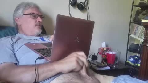 Snapshot of kingtongue10 chatting on 04.22.26 kingtongue10 online show from 04.22.26