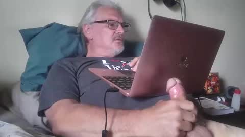 Snapshot of kingtongue10 chatting on 04.24.26 kingtongue10 online show from 04.24.26