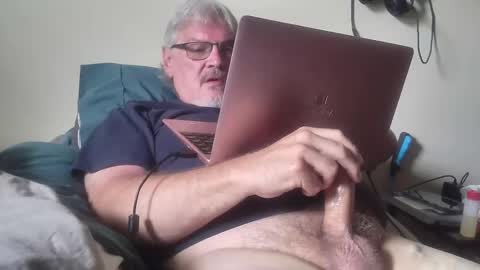Snapshot of kingtongue10 chatting on 04.27.26 kingtongue10 online show from 04.27.26