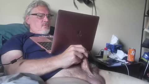 Snapshot of kingtongue10 chatting on 04.29.26 kingtongue10 online show from 04.29.26