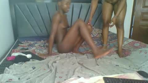 kinky_aria online show from 11.28.25