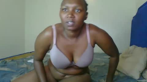 Snapshot of kinky_roey chatting on 02.12.25 kinky_roey online show from 02.12.25