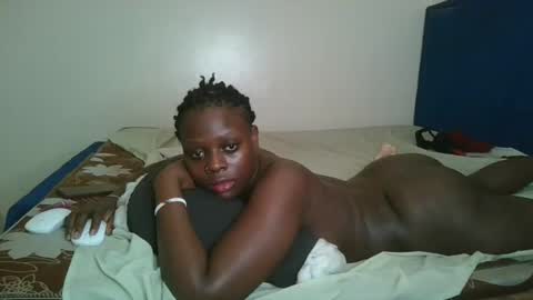 Snapshot of kinky_roey chatting on 03.11.25 kinky_roey online show from 03.11.25