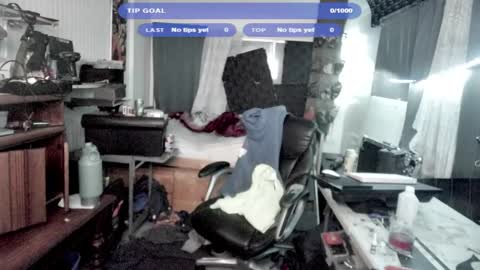 Snapshot of kinkybiguy14 chatting on 11.04.25 Kinky Cassie online show from 11.04.25