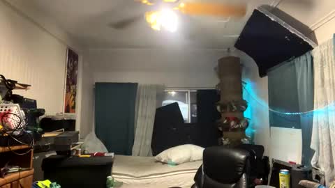 Snapshot of kinkybiguy14 chatting on 11.05.25 Kinky Cassie online show from 11.05.25