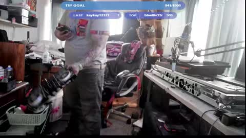 Snapshot of kinkybiguy14 chatting on 11.22.25 Kinky Cassie online show from 11.22.25